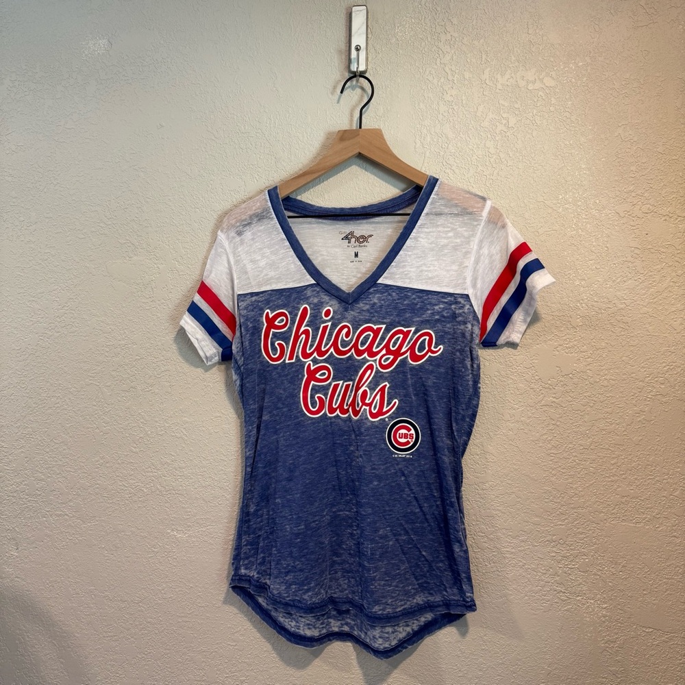 Women’s Chicago Cubs Baseball Tee - 4her by Carl Banks - Size Medium EUC